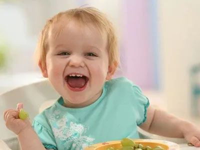 月嫂提醒：新生兒很嬌嫩，這7件事不能對寶寶做，后悔就晚嘍！