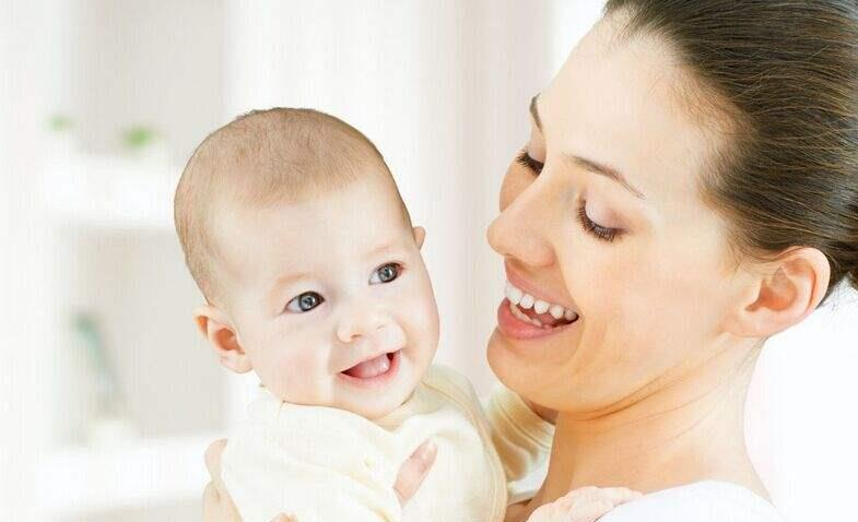 小寶寶老打嗝，看著真辛苦！有什么辦法嗎？