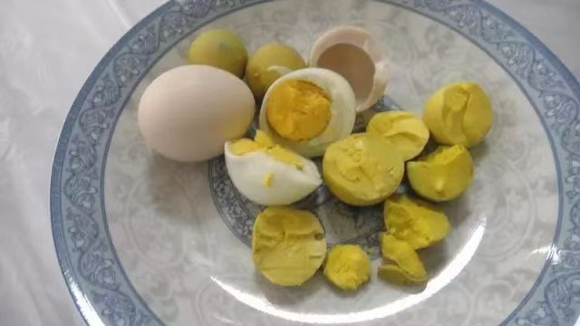 蛋黃油是個(gè)寶，掌握制作方法不可少！