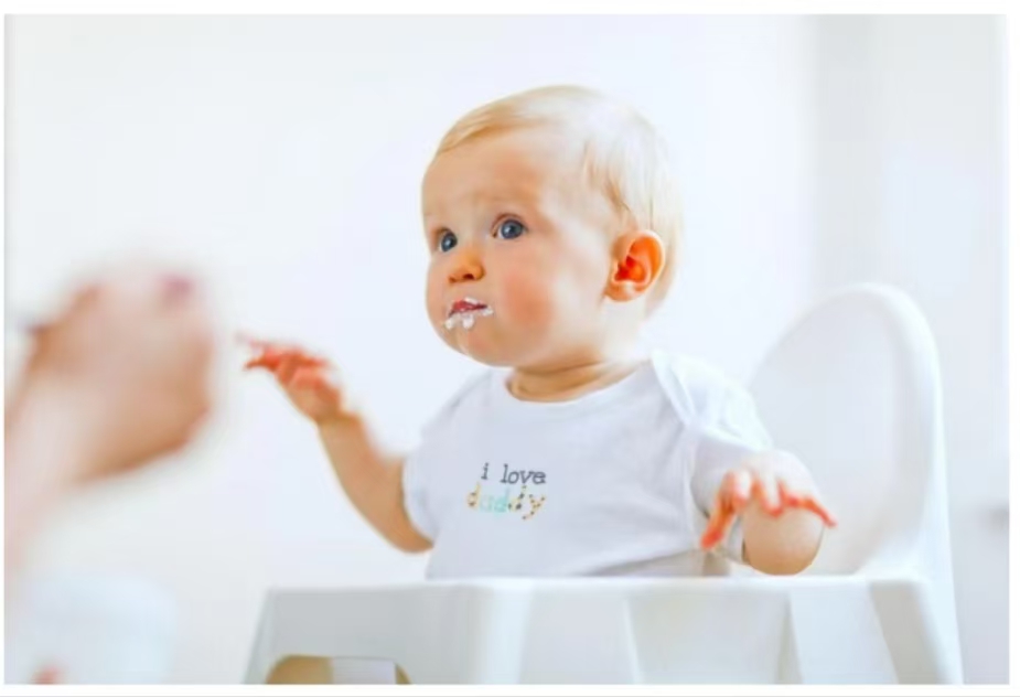 別再過度喂養(yǎng)，寶寶可能承受不了