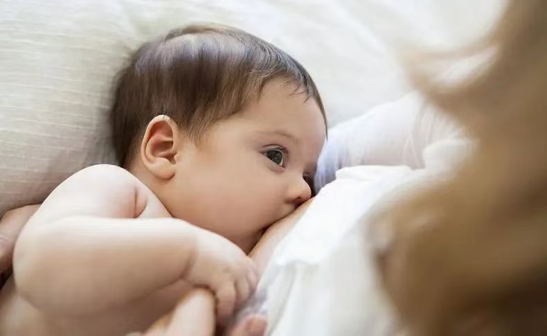 新手媽媽必看：母乳喂養(yǎng)的正確姿勢，你做對了嗎？