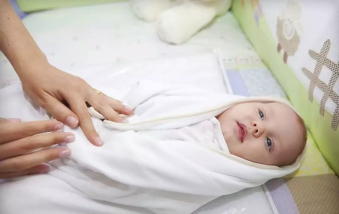 寶寶夏日“踩坑”指南：這9件事，再熱也別做，件件都在“偷”健康！