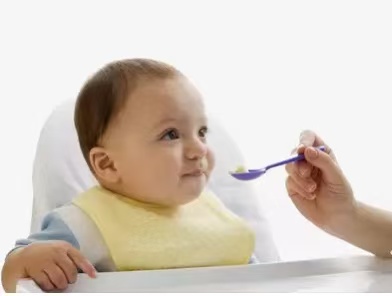 寶寶的第一口輔食，如何科學(xué)添加？新手爸媽必看！