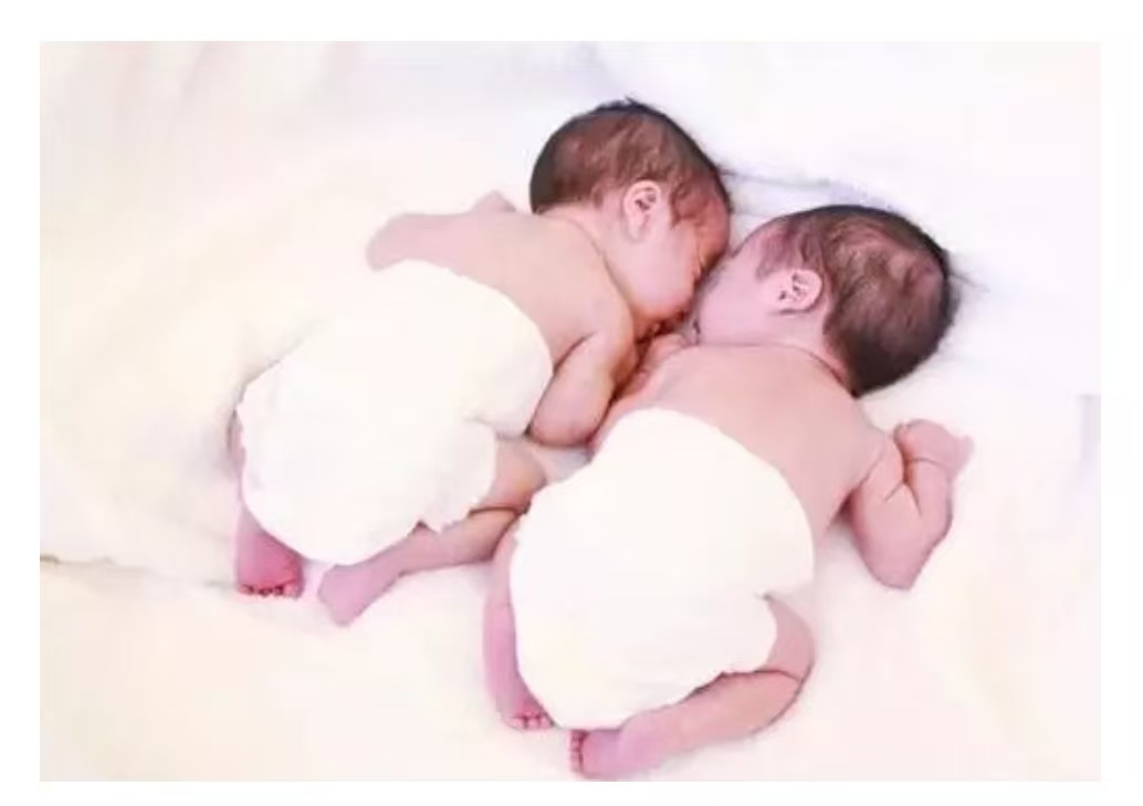 寶寶趴睡全解析：7大好處與8項安全須知，新手爸媽必看